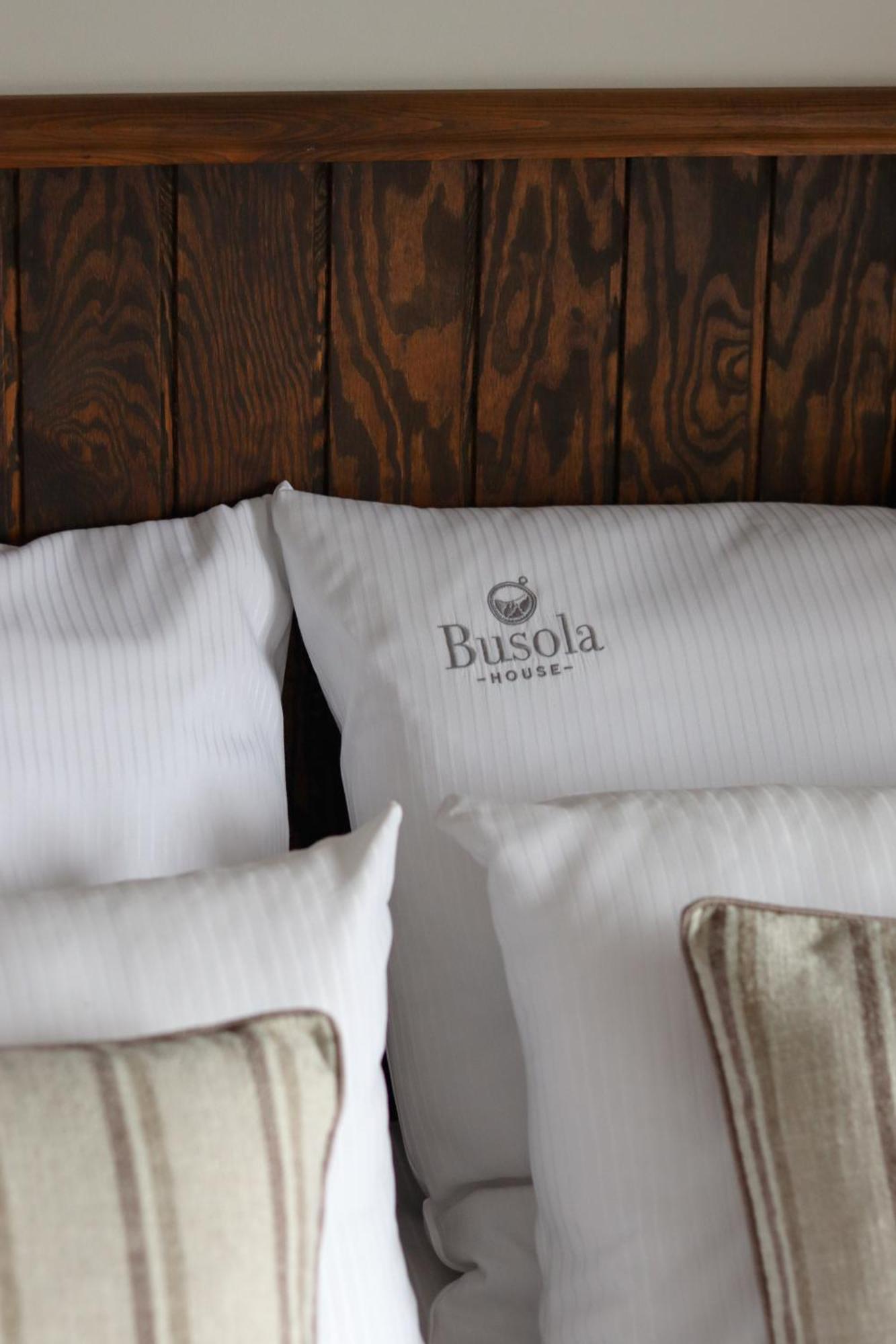 Busola House * Стеґна
